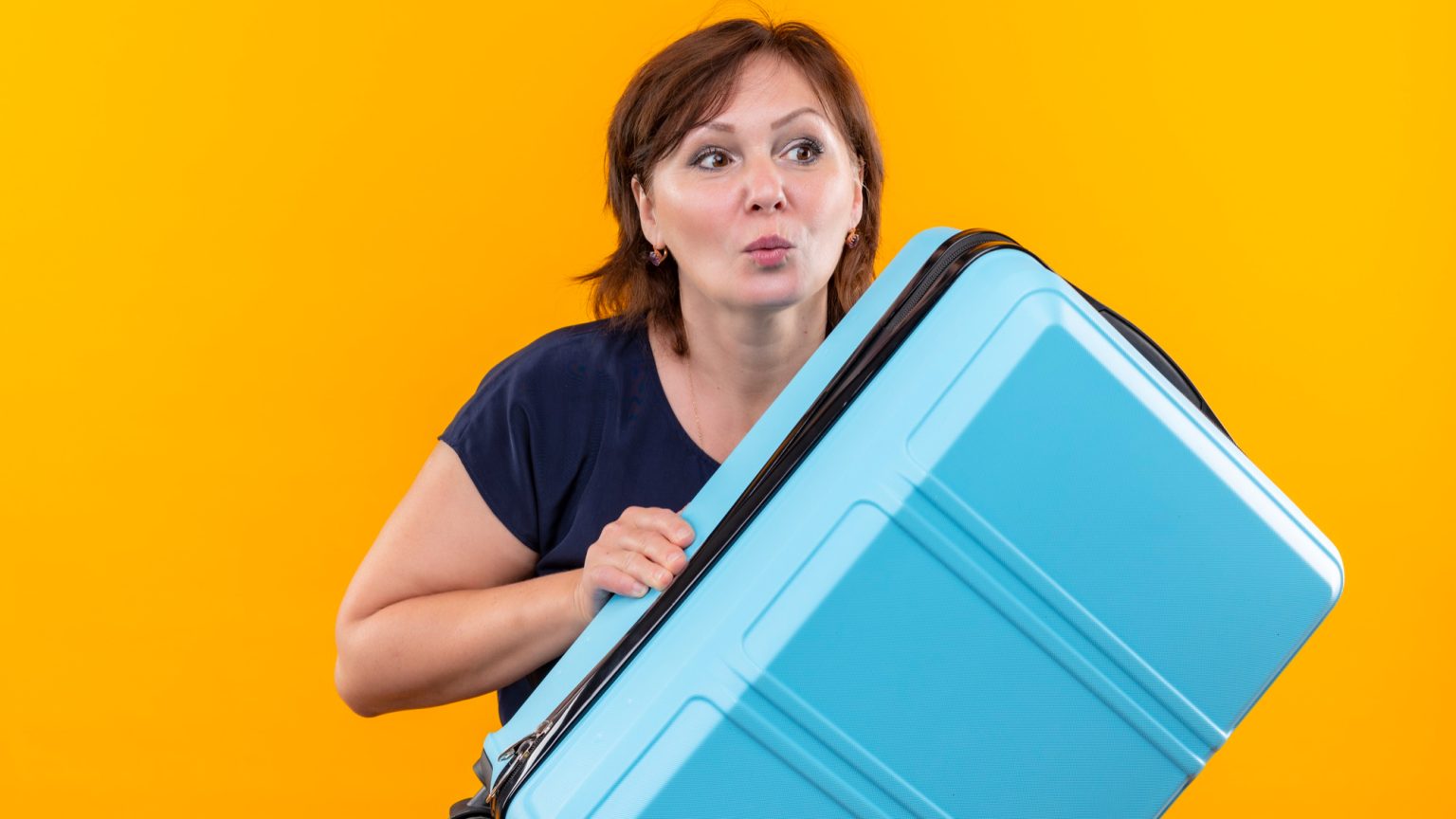 Elle met du ruban adhésif sur les roulettes de sa valise avant chaque vol : à l’arrivée, la différence saute aux yeux